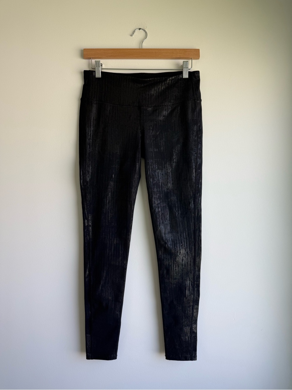 Athleta Chaturanga Black Metallic Crackle Yoga Leggings Medium 159874